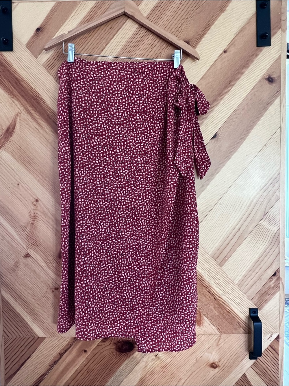 SHEIN Burgundy Floral Tie-Waist Midi Skirt